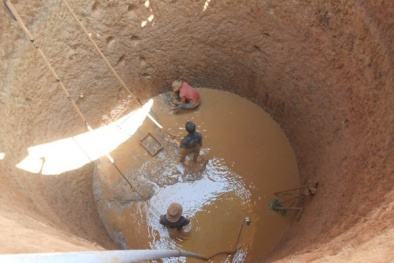 Nông dân chi hàng trăm triệu đào giếng lấy nước